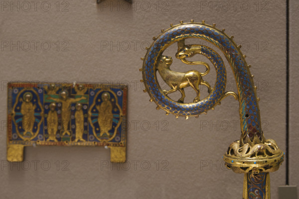 France, région Ile de France, Paris 1e arrondissement, musee du Louvre, antiquités médiévales, crosseron au lion et au serpent,