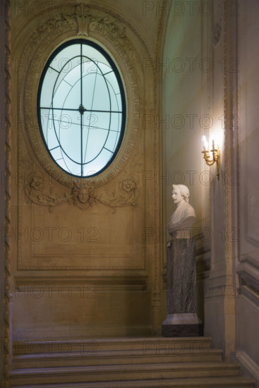 France, région Ile de France, Paris 1e arrondissement, musee du Louvre, escalier Le Fuel, vitraux contemporains de François Morellet, (l'esprit d'escalier) 2009