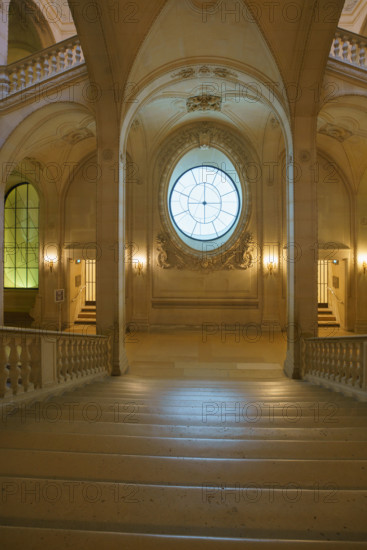 France, région Ile de France, Paris 1e arrondissement, musee du Louvre, escalier Le Fuel, vitraux contemporains de François Morellet, (l'esprit d'escalier) 2009