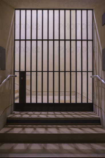 France, région Ile de France, Paris 1e arrondissement, musee du Louvre, escalier Le Fuel, porte de salles fermees