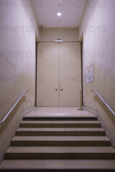 France, région Ile de France, Paris 1e arrondissement, musee du Louvre, escalier Le Fuel, porte de salles fermees