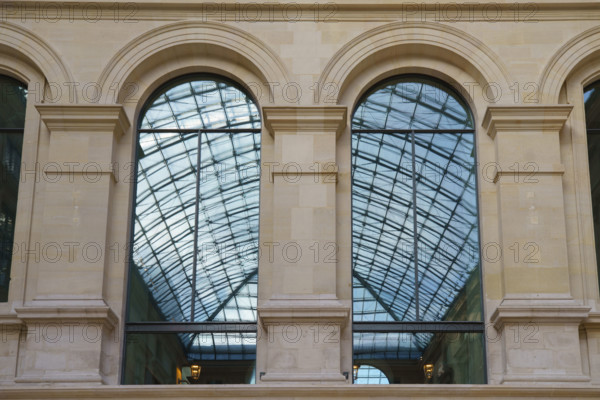 France, région Ile de France, Paris 1e arrondissement, musee du Louvre, cour Puget, reflet de la verrière