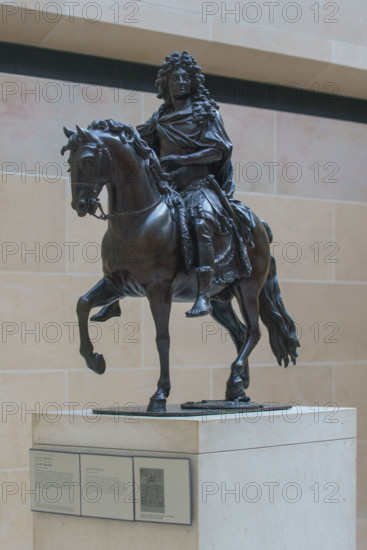 France, région Ile de France, Paris 1e arrondissement, musee du Louvre, cour Puget, statue equestre de Louis XIV