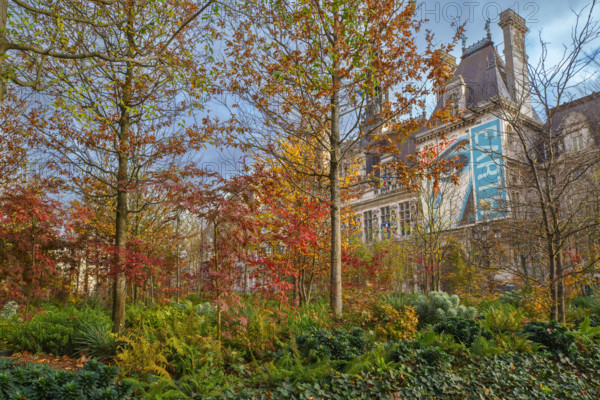 france, région Ile de France, Paris 4e arrondissement, place de l'hotel de ville vegetalisée, bannières Respect Earth,