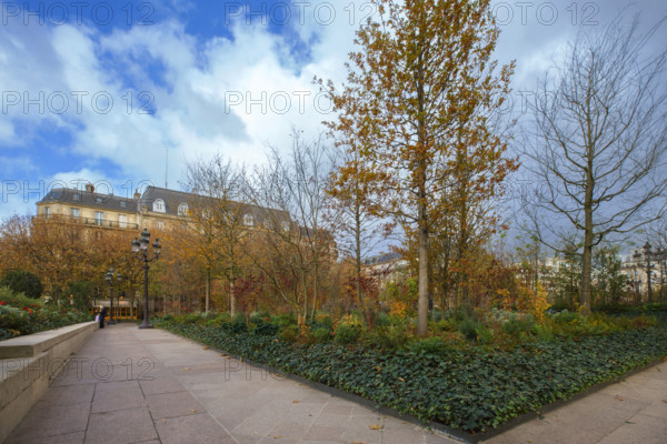 france, région Ile de France, Paris 4e arrondissement, place de l'hotel de ville vegetalisée, bannières Respect Earth,