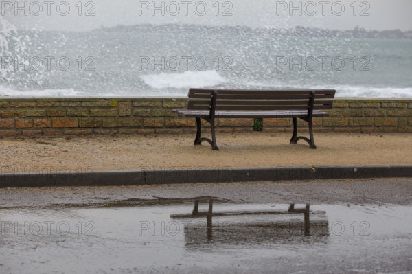 france region Bretagne, Finistère sud, Concarneau, grandes marées sur la corniche,