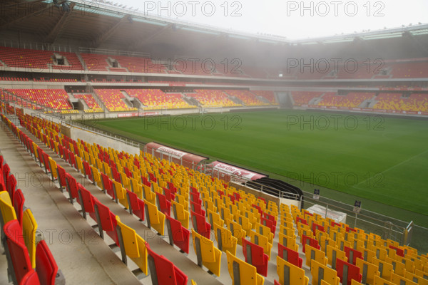 rance, région pays de la loire, sarthe, le Mans, stade Marie Marvingt, sièges jaunes et rouges.