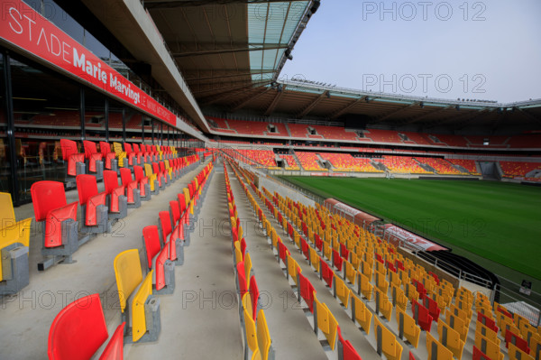 rance, région pays de la loire, sarthe, le Mans, stade Marie Marvingt, sièges jaunes et rouges.