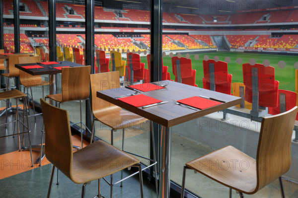 rance, région pays de la loire, sarthe, le Mans, stade Marie Marvingt, sièges jaunes et rouges.