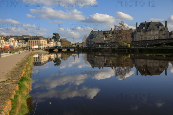 FRance, région Bretagne, Côtes d'Armor, lannion, quai d aiguillon, le Leguer