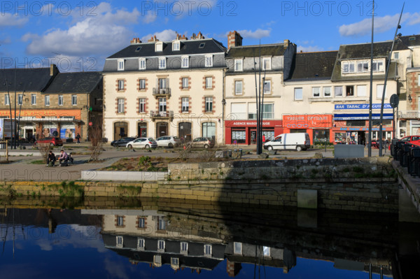 FRance, région Bretagne, Côtes d'Armor, lannion, quai d aiguillon, le Leguer