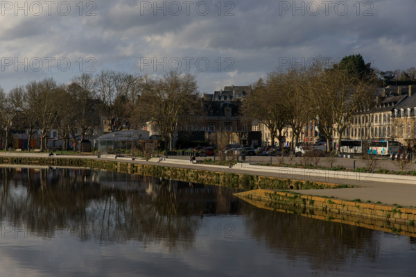 FRance, région Bretagne, Côtes d'Armor, lannion, quai d aiguillon, le Leguer