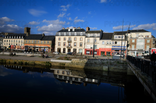 FRance, région Bretagne, Côtes d'Armor, lannion, quai d aiguillon, le Leguer