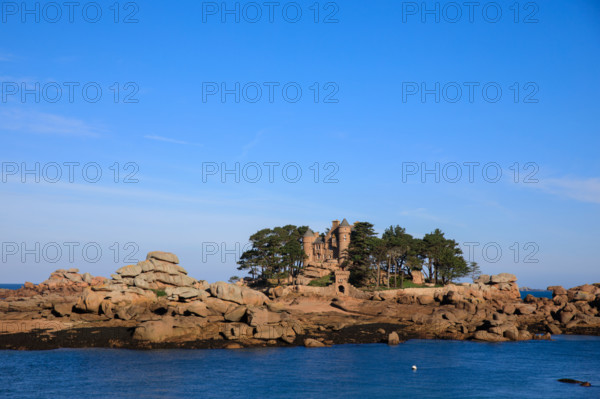 france, région Bretagne, Côtes d'Armor, côte de granit rose, Ploumanac'h, les rochers