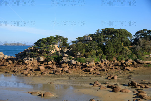 france, région Bretagne, Côtes d'Armor, côte de granit rose, Ploumanac'h, les rochers