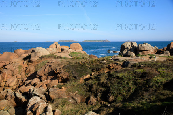 france, région Bretagne, Côtes d'Armor, côte de granit rose, Ploumanac'h, les rochers