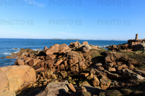 france, région Bretagne, Côtes d'Armor, côte de granit rose, Ploumanac'h, les rochers