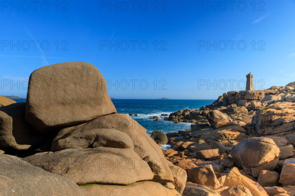 france, région Bretagne, Côtes d'Armor, côte de granit rose, Ploumanac'h, les rochers