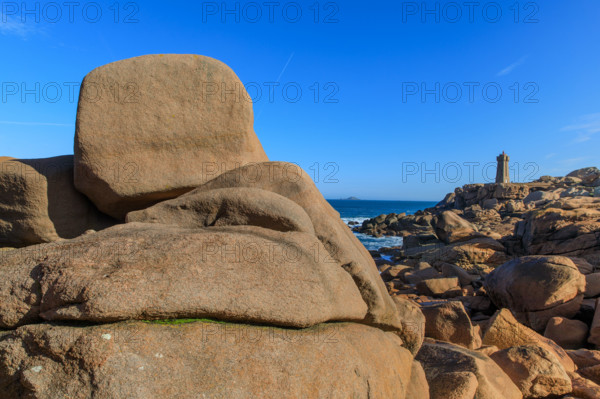 france, région Bretagne, Côtes d'Armor, côte de granit rose, Ploumanac'h, les rochers