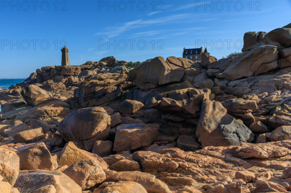 france, région Bretagne, Côtes d'Armor, côte de granit rose, Ploumanac'h, les rochers