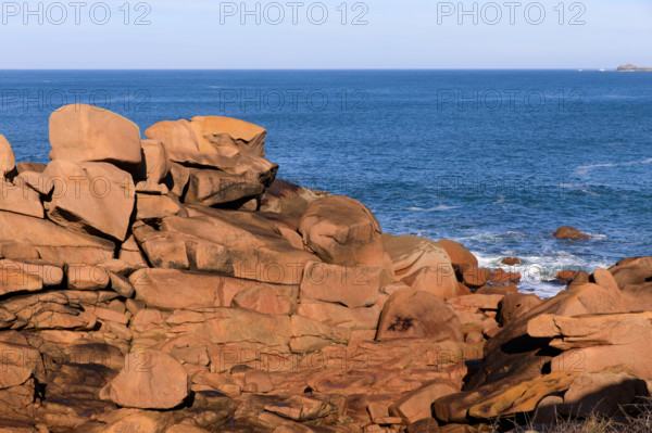 france, région Bretagne, Côtes d'Armor, côte de granit rose, Ploumanac'h, les rochers