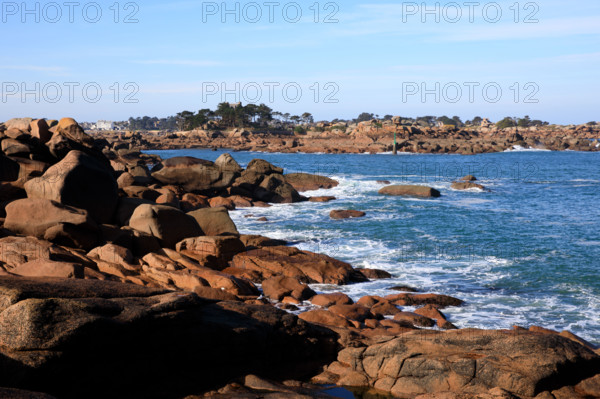 france, région Bretagne, Côtes d'Armor, côte de granit rose, Ploumanac'h, les rochers