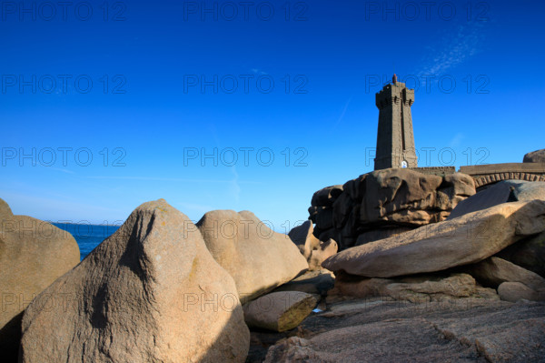 france, région Bretagne, Côtes d'Armor, côte de granit rose, Ploumanac'h, les rochers