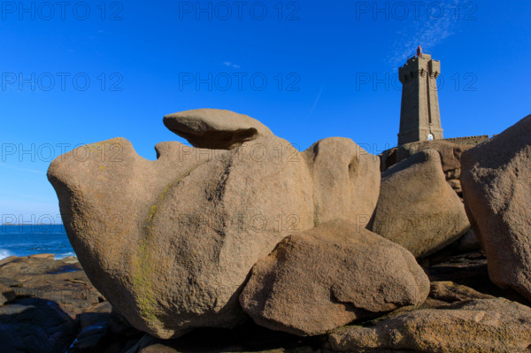 france, région Bretagne, Côtes d'Armor, côte de granit rose, Ploumanac'h, les rochers