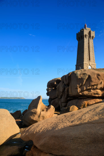 france, région Bretagne, Côtes d'Armor, côte de granit rose, Ploumanac'h, les rochers