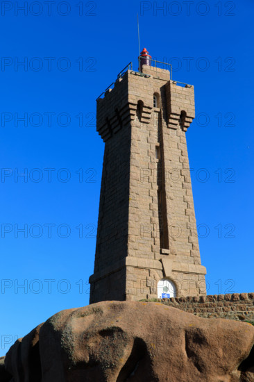 france, région Bretagne, Côtes d'Armor, côte de granit rose, Ploumanac'h, les rochers
