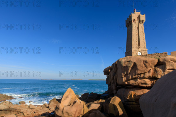 france, région Bretagne, Côtes d'Armor, côte de granit rose, Ploumanac'h, les rochers