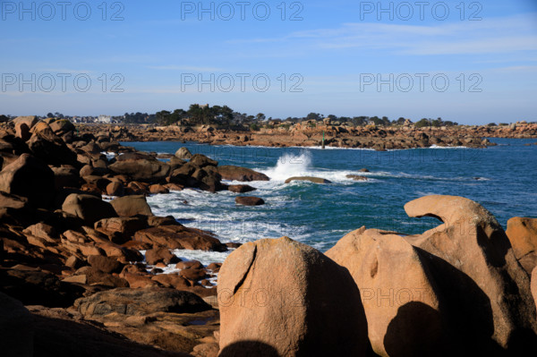 france, région Bretagne, Côtes d'Armor, côte de granit rose, Ploumanac'h, les rochers