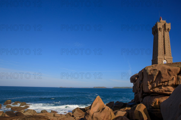 france, région Bretagne, Côtes d'Armor, côte de granit rose, Ploumanac'h, les rochers