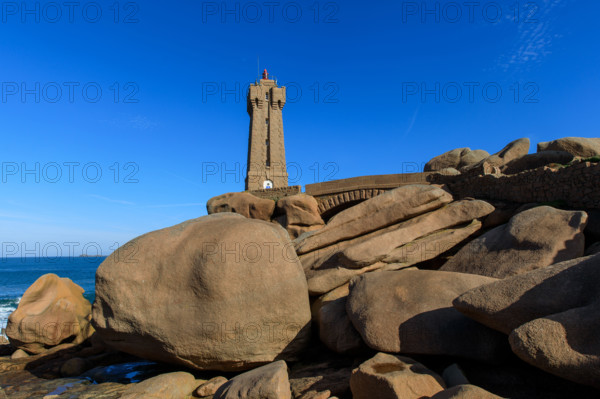 france, région Bretagne, Côtes d'Armor, côte de granit rose, Ploumanac'h, les rochers