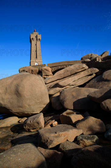 france, région Bretagne, Côtes d'Armor, côte de granit rose, Ploumanac'h, les rochers