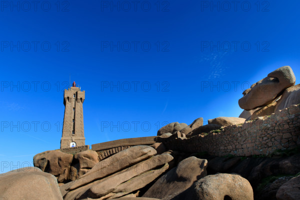 france, région Bretagne, Côtes d'Armor, côte de granit rose, Ploumanac'h, les rochers