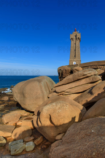 france, région Bretagne, Côtes d'Armor, côte de granit rose, Ploumanac'h, les rochers