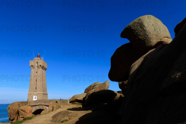 france, région Bretagne, Côtes d'Armor, côte de granit rose, Ploumanac'h, les rochers