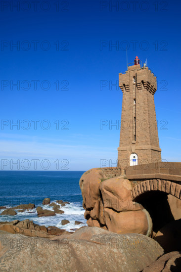 france, région Bretagne, Côtes d'Armor, côte de granit rose, Ploumanac'h, les rochers