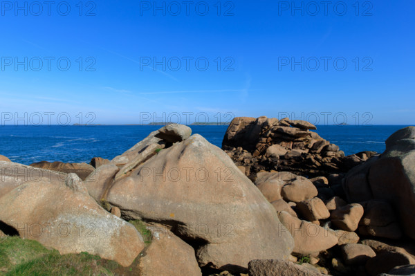 france, région Bretagne, Côtes d'Armor, côte de granit rose, Ploumanac'h, les rochers