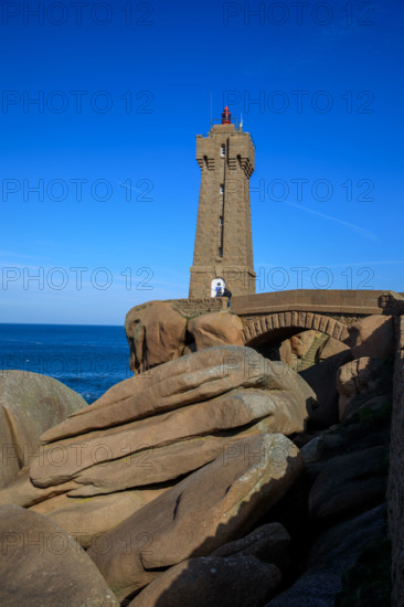 france, région Bretagne, Côtes d'Armor, côte de granit rose, Ploumanac'h, les rochers