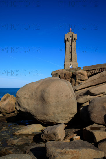 france, région Bretagne, Côtes d'Armor, côte de granit rose, Ploumanac'h, les rochers