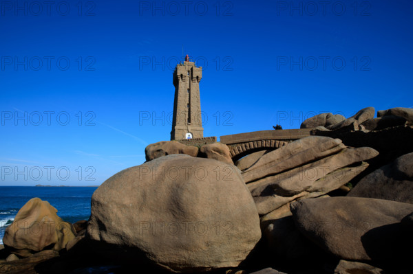 france, région Bretagne, Côtes d'Armor, côte de granit rose, Ploumanac'h, les rochers