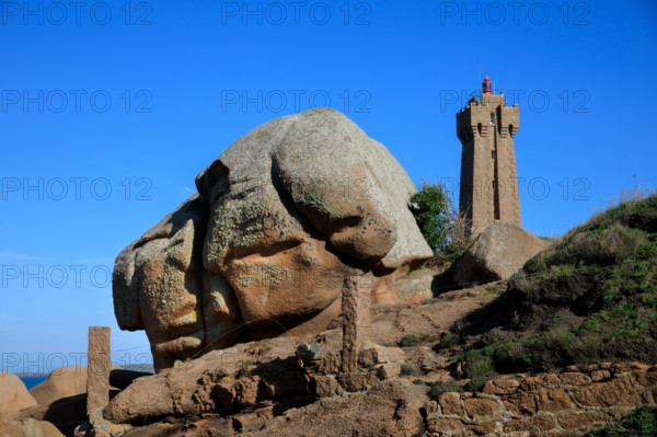 france, région Bretagne, Côtes d'Armor, côte de granit rose, Ploumanac'h, les rochers