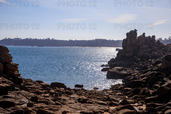 france, région Bretagne, Côtes d'Armor, côte de granit rose, Ploumanac'h, les rochers