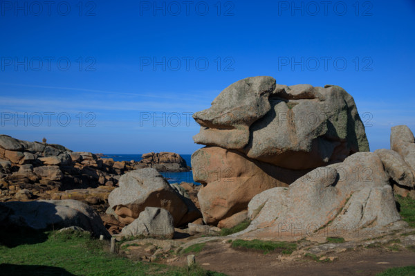 france, région Bretagne, Côtes d'Armor, côte de granit rose, Ploumanac'h, les rochers