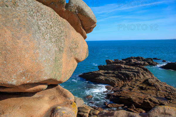 france, région Bretagne, Côtes d'Armor, côte de granit rose, Ploumanac'h, les rochers