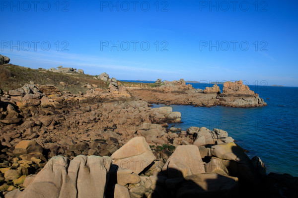 france, région Bretagne, Côtes d'Armor, côte de granit rose, Ploumanac'h, les rochers