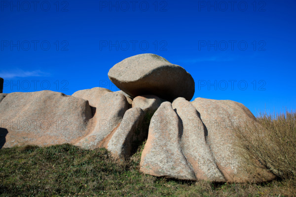 france, région Bretagne, Côtes d'Armor, côte de granit rose, Ploumanac'h, les rochers