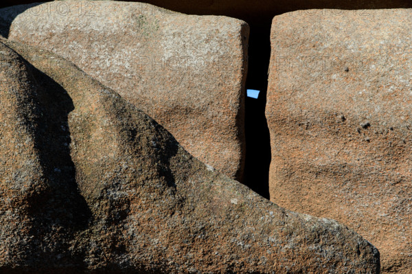france, région Bretagne, Côtes d'Armor, côte de granit rose, Ploumanac'h, les rochers, abstraction